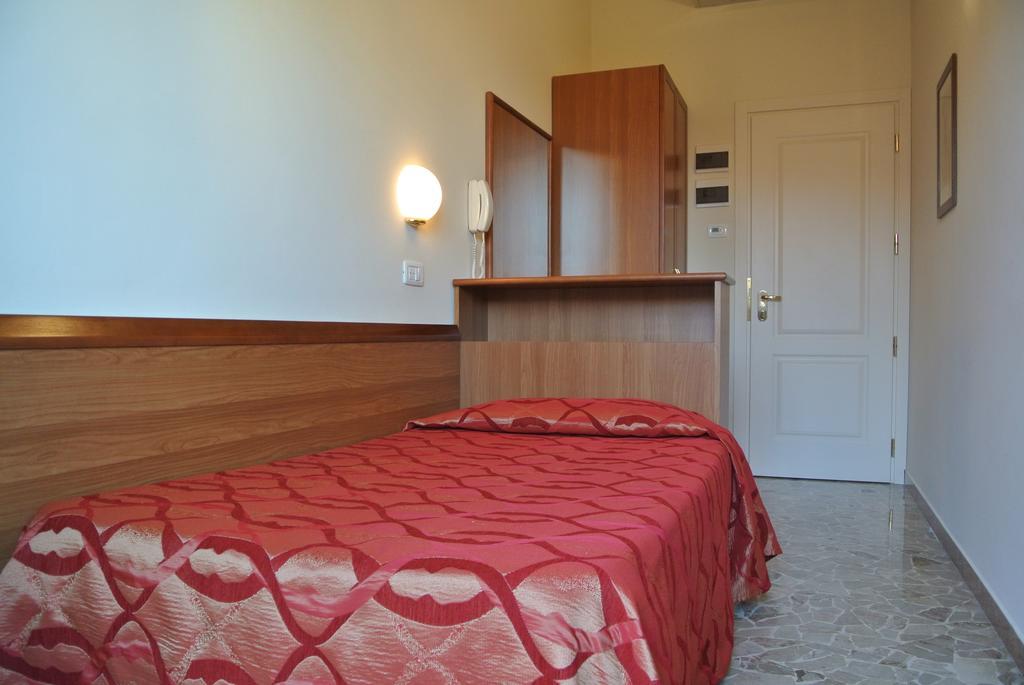 Hotel Tiffany Rimini Phòng bức ảnh