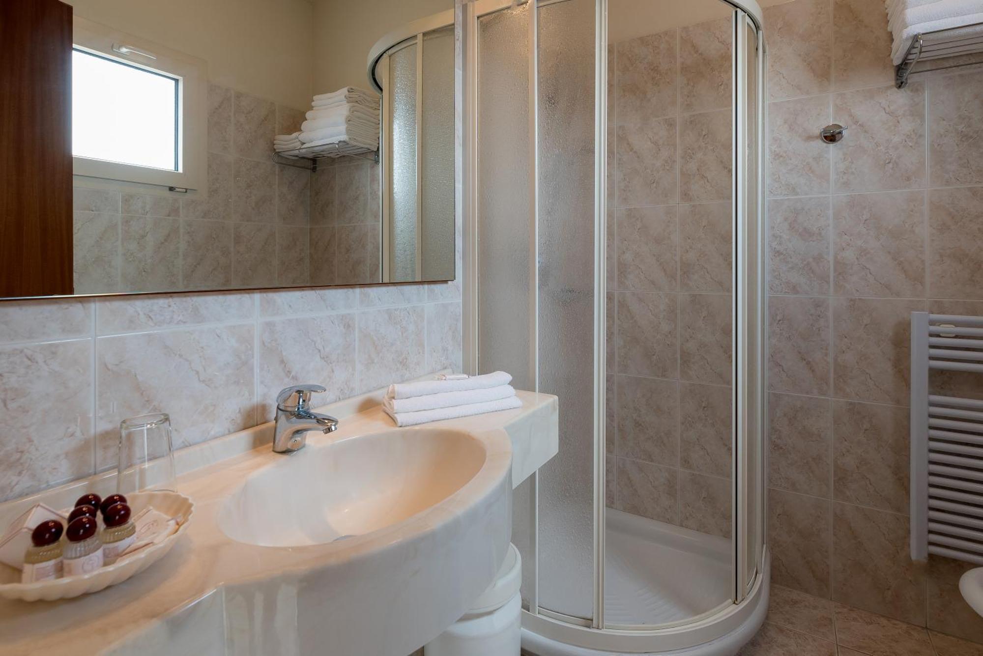 Hotel Tiffany Rimini Ngoại thất bức ảnh