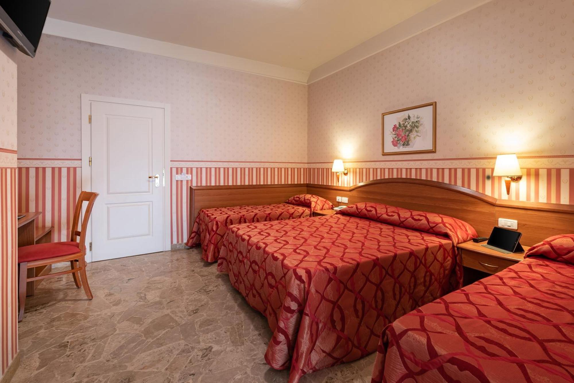 Hotel Tiffany Rimini Ngoại thất bức ảnh
