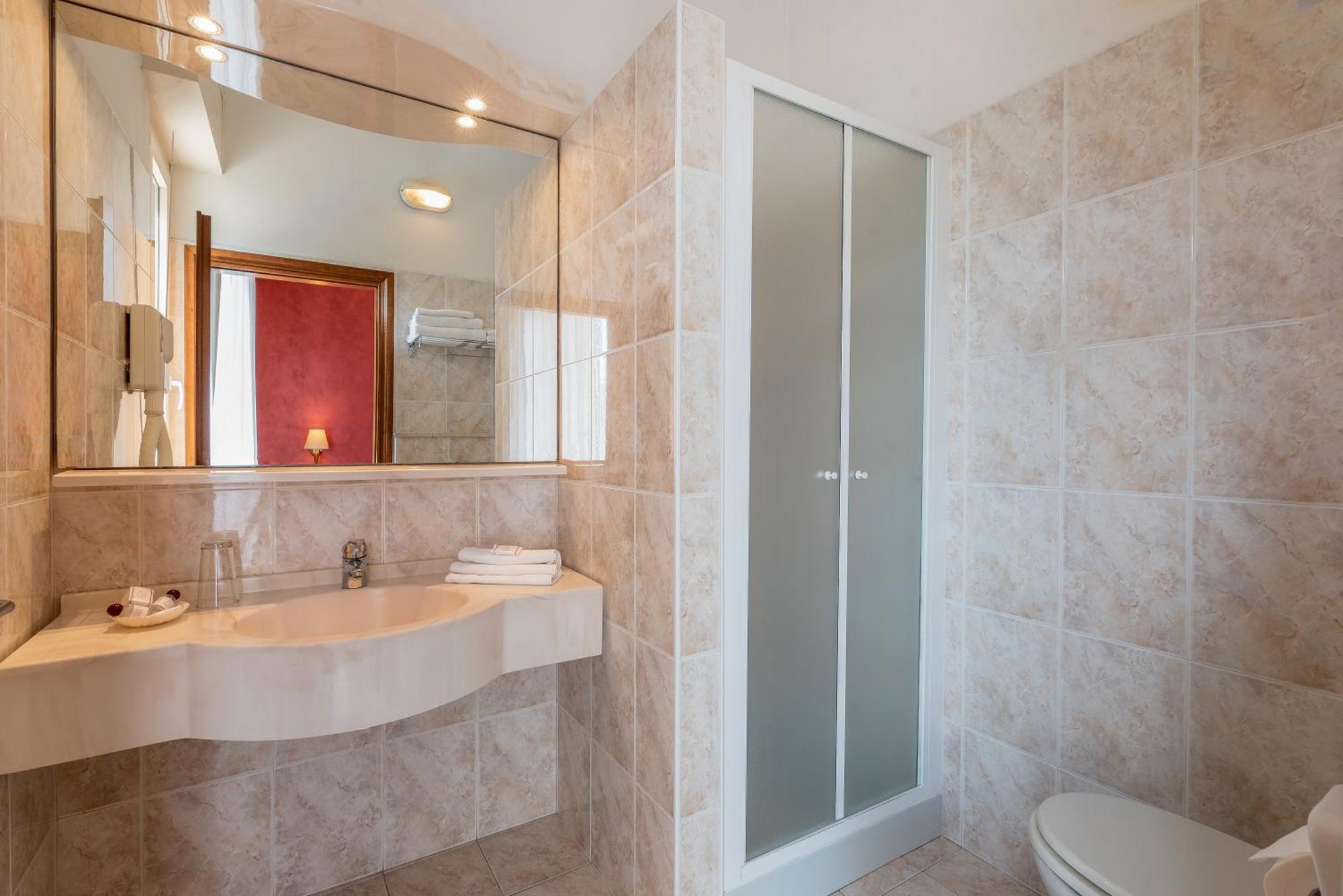 Hotel Tiffany Rimini Ngoại thất bức ảnh