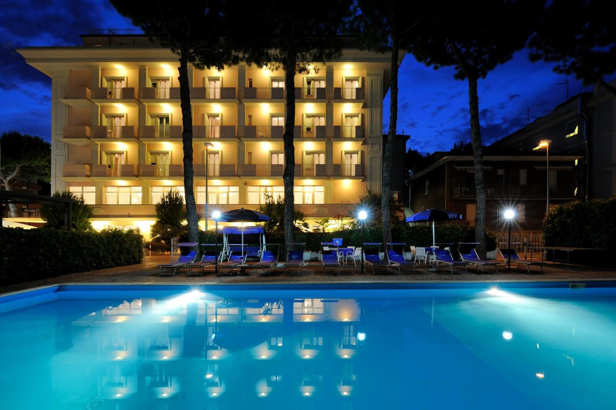 Hotel Tiffany Rimini Ngoại thất bức ảnh