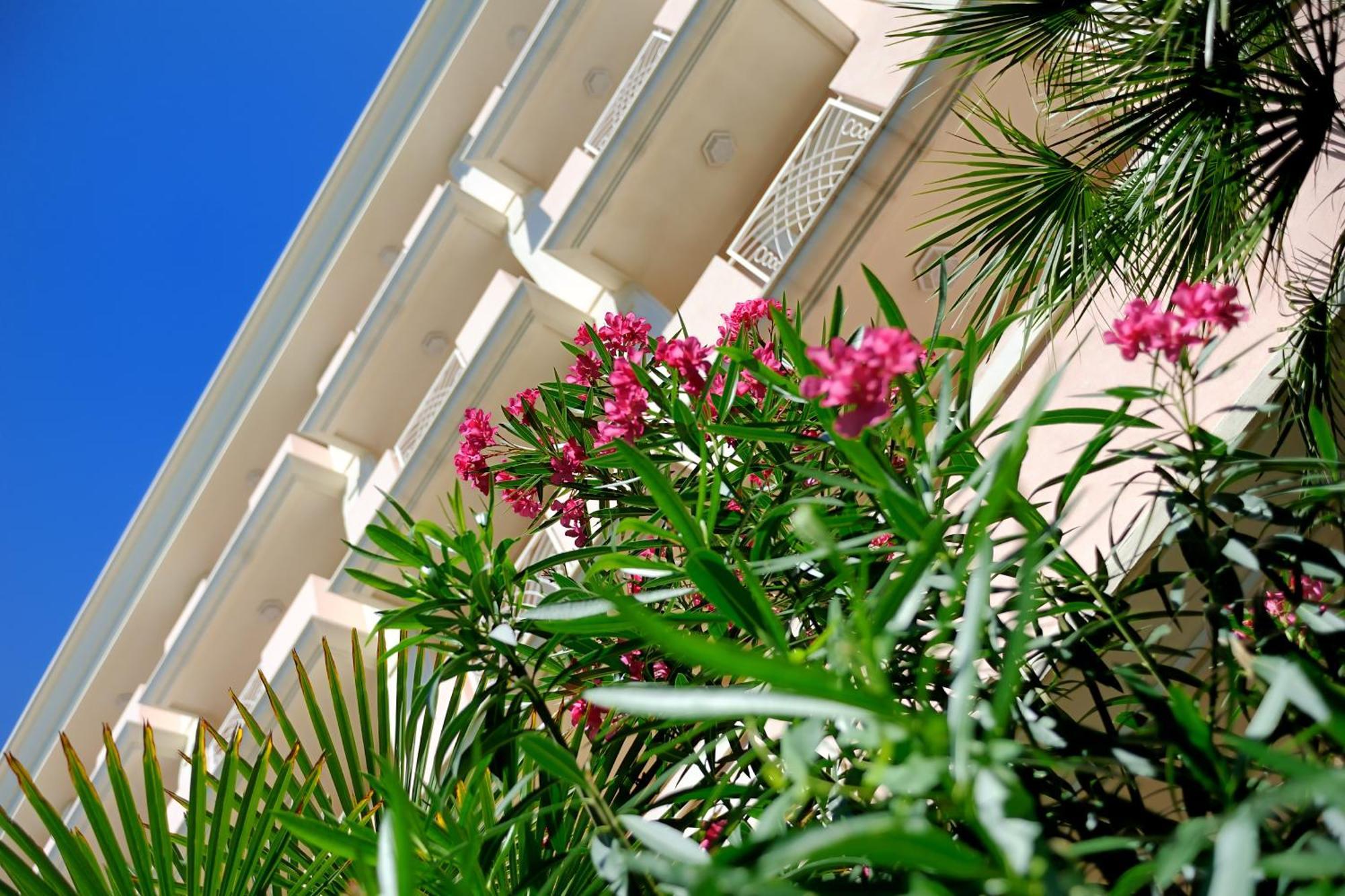 Hotel Tiffany Rimini Ngoại thất bức ảnh