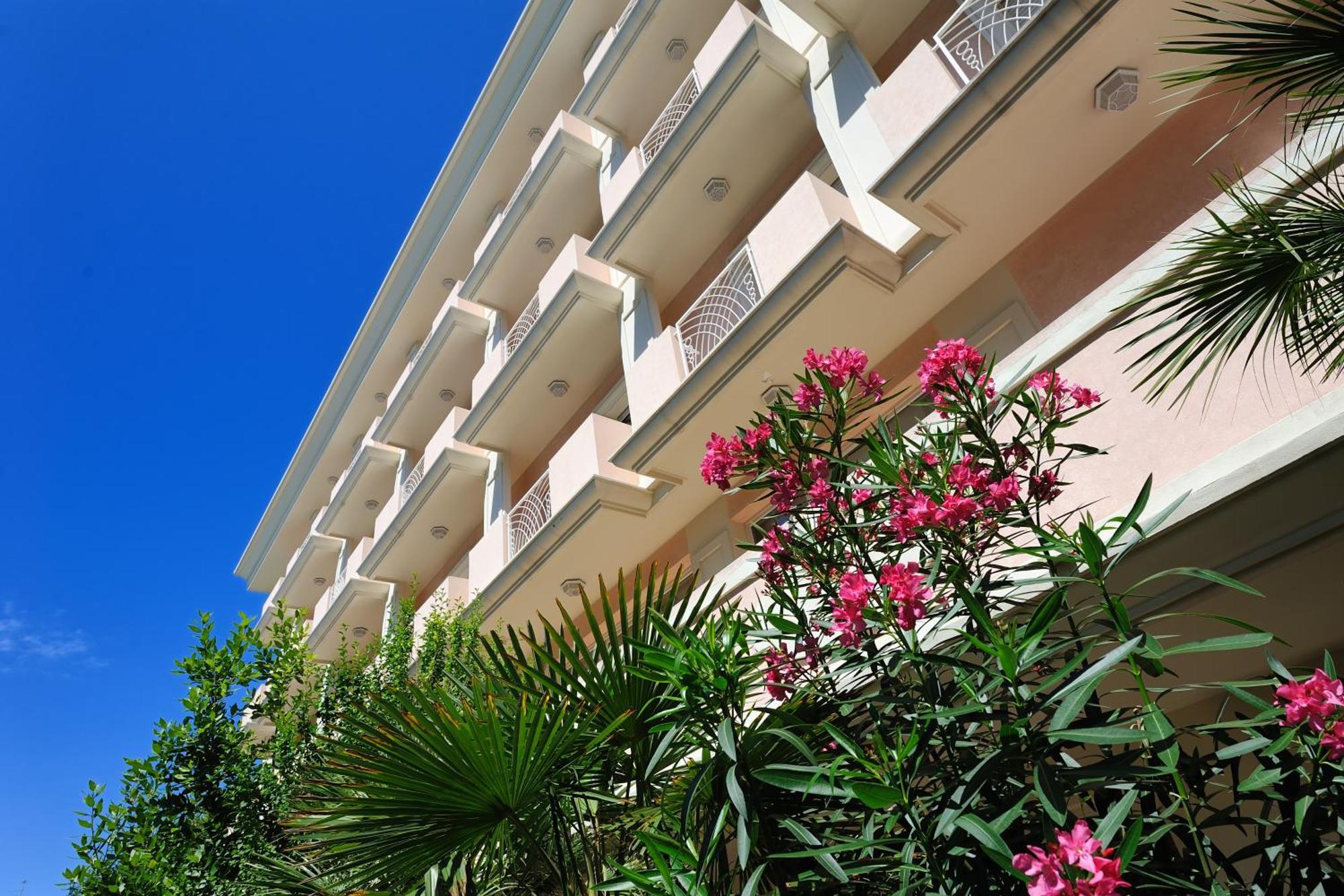 Hotel Tiffany Rimini Ngoại thất bức ảnh