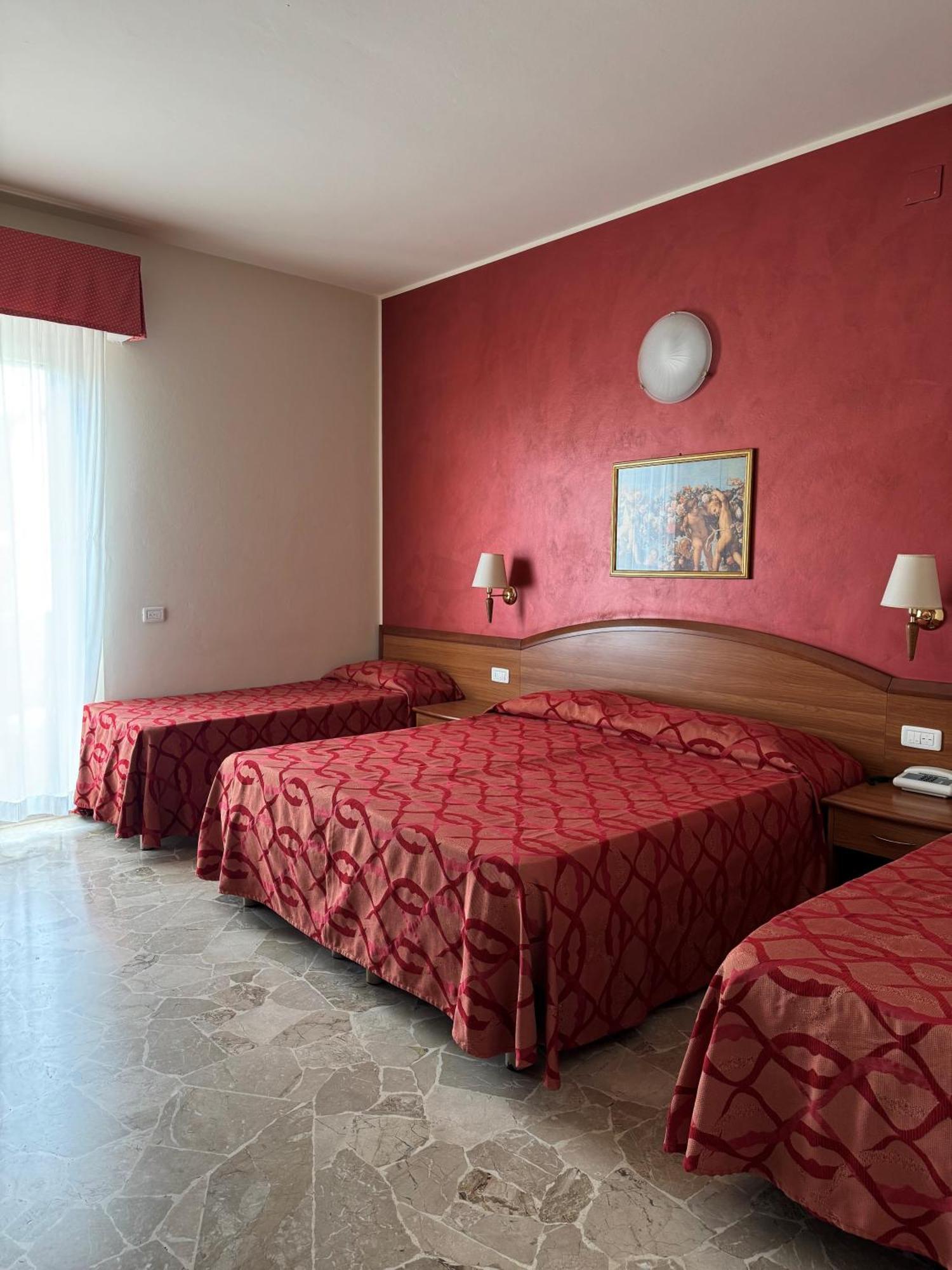 Hotel Tiffany Rimini Ngoại thất bức ảnh