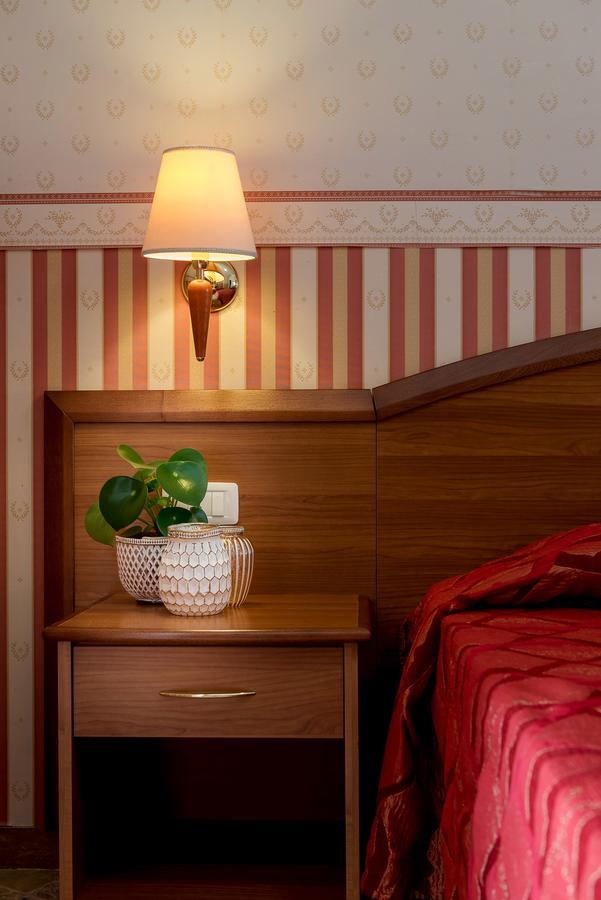 Hotel Tiffany Rimini Ngoại thất bức ảnh