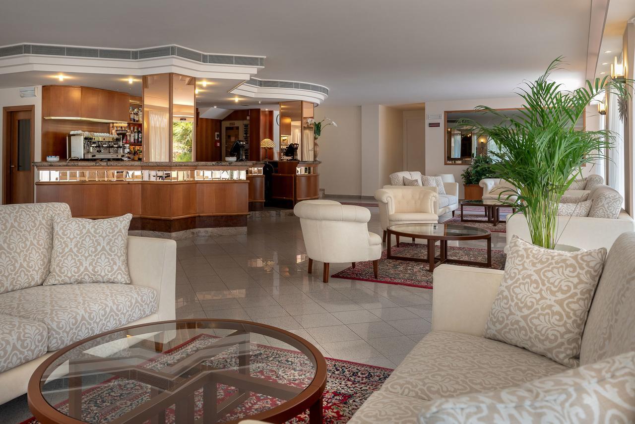 Hotel Tiffany Rimini Ngoại thất bức ảnh