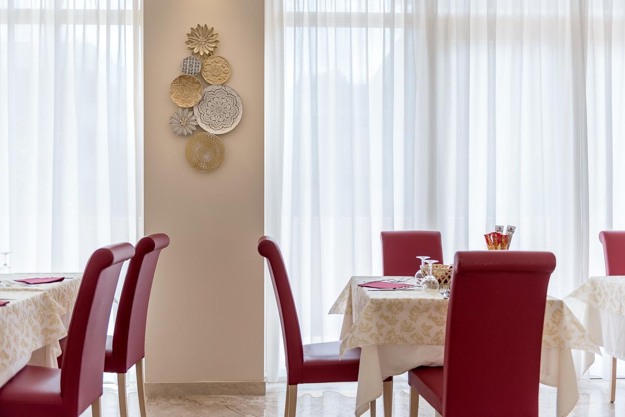 Hotel Tiffany Rimini Ngoại thất bức ảnh