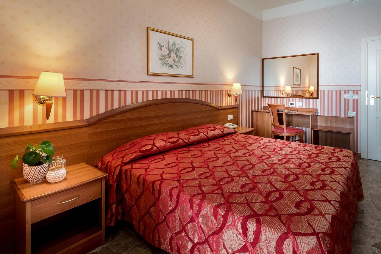 Hotel Tiffany Rimini Ngoại thất bức ảnh
