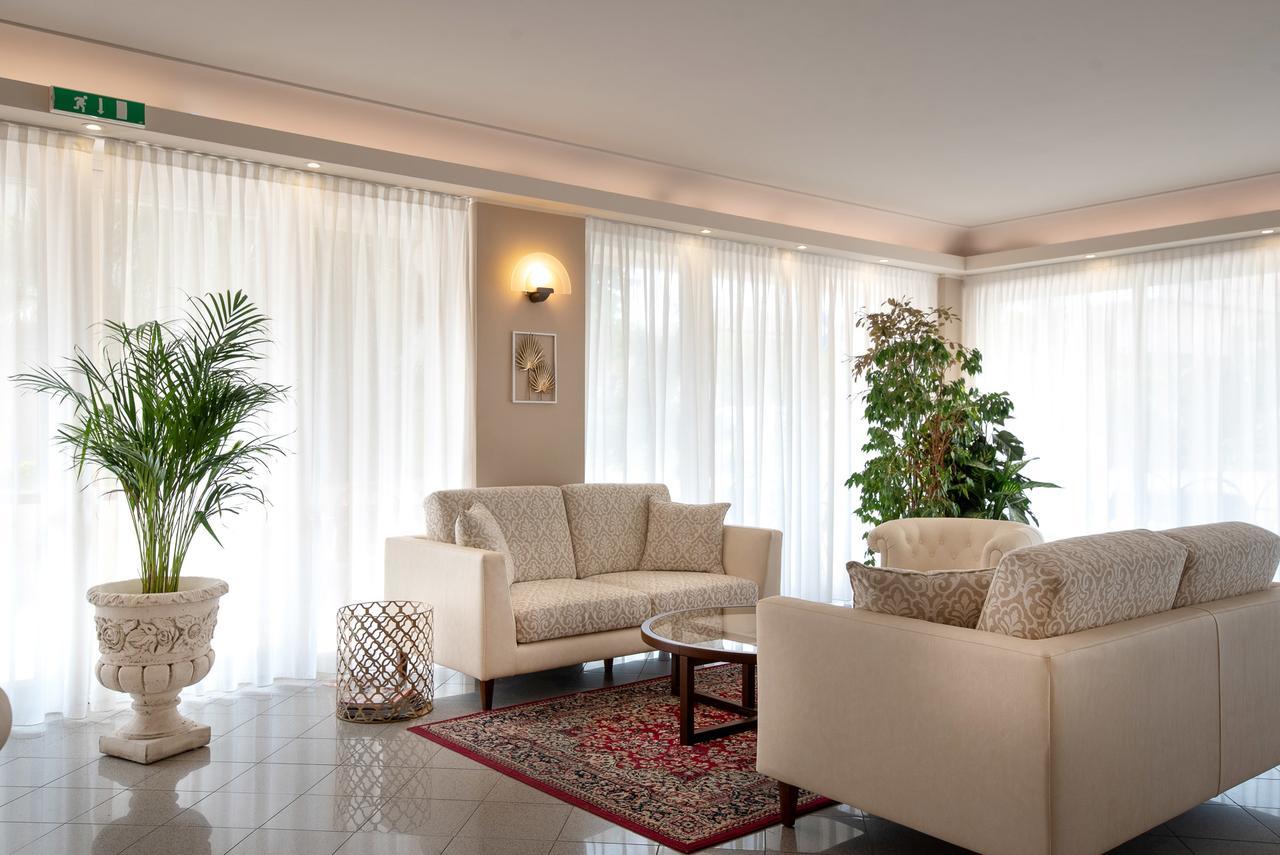Hotel Tiffany Rimini Ngoại thất bức ảnh