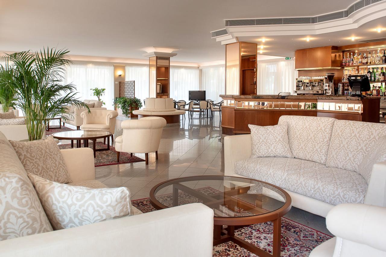Hotel Tiffany Rimini Ngoại thất bức ảnh