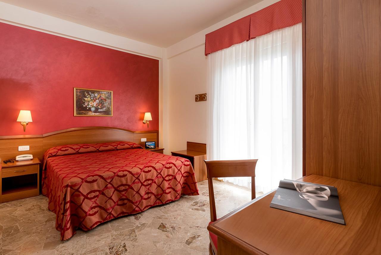 Hotel Tiffany Rimini Ngoại thất bức ảnh